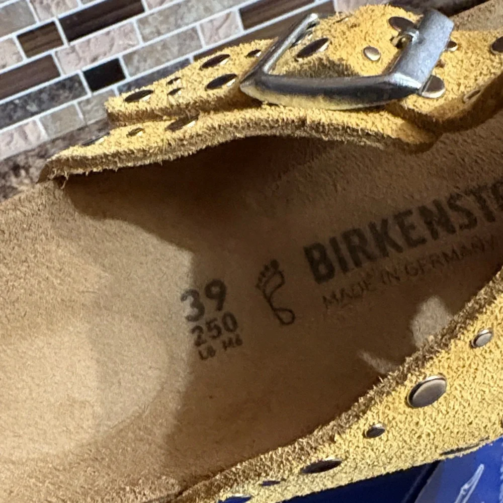 Birkenstock Gizeh Riveted Ochre Sandals - Picture 5 of 5